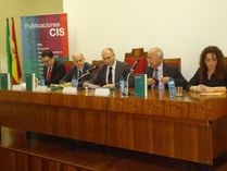 El CIS ha presentado en la Universidad de Málaga "Sociología económica", de Alejandro Portes